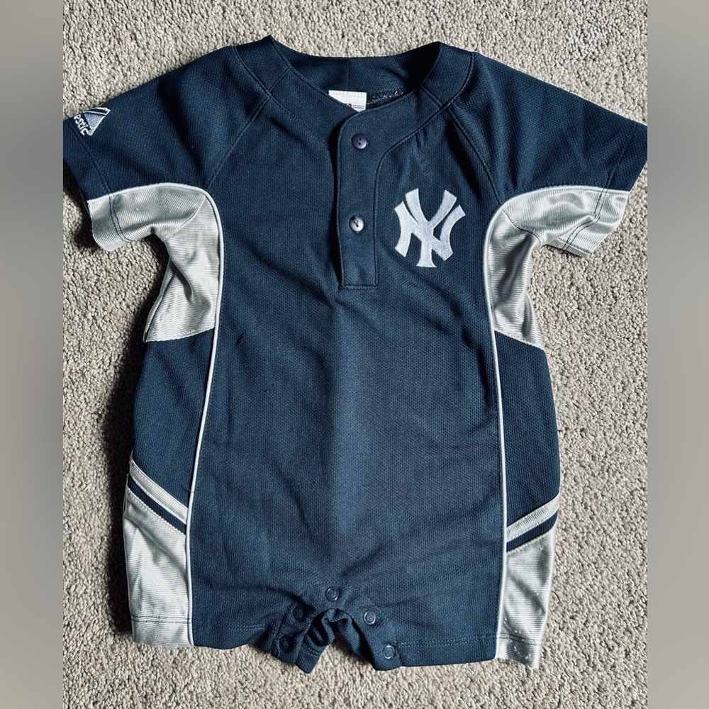 Majestic MLB genuine merchandise baby one piece Yankees romper navy 12 months
